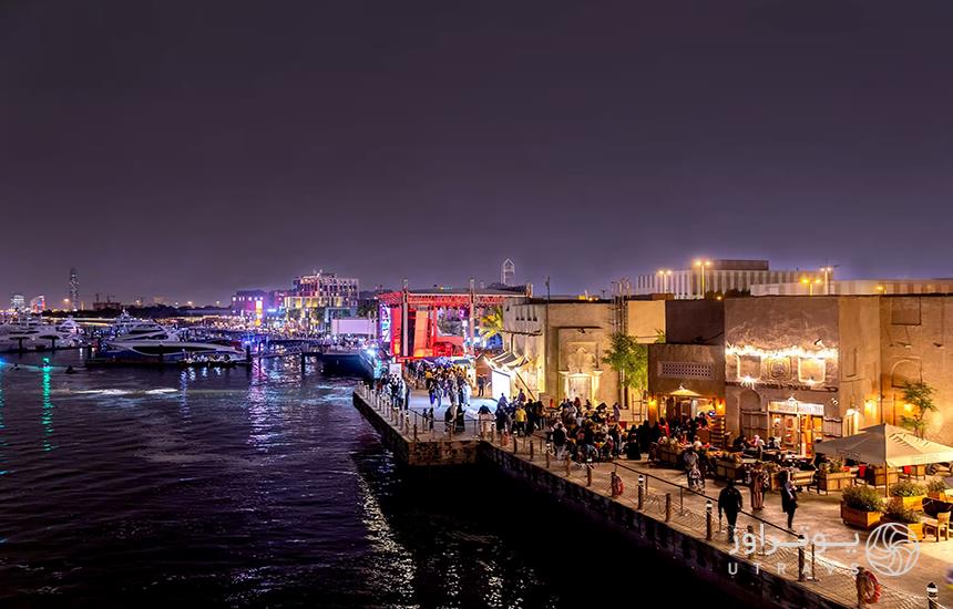منطقه «السیف» دبی که یک محله قدیمی است با بافت سنتی درکنار نهر کریک در شب